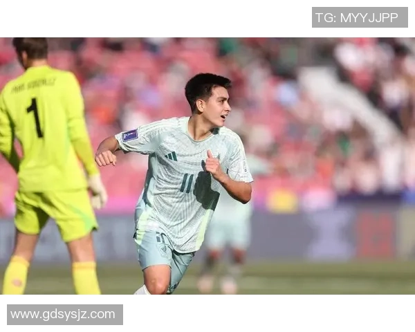 墨西哥足球传奇人物揭秘：他们如何在世界舞台上闪耀光芒